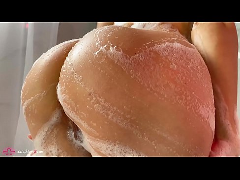 ❤️ Sinasasal ni Brunette ang Pussy gamit ang Vibrator sa Matinding Orgasm sa Shower ❤️ super porn sa amin