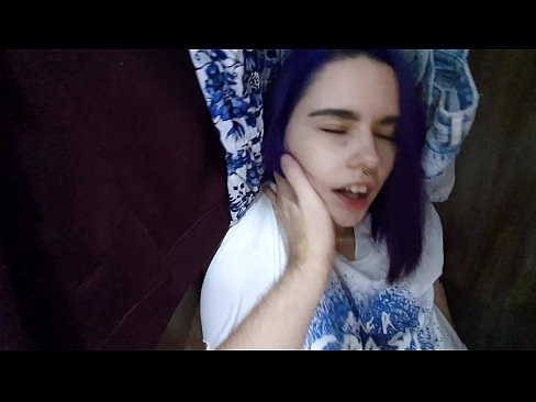 ❤️ Natagpuan ang aking kapatid na babae sa aparador at tinulungan ang kanyang cum ❤️ super porn sa amin